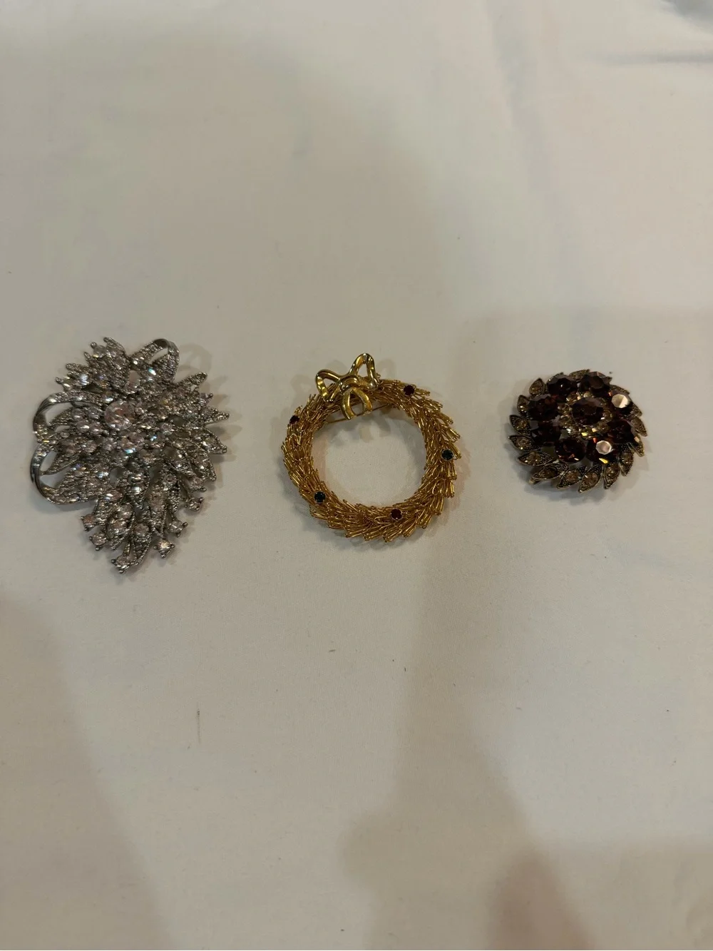 Vintage Gold Wreath Pendant Necklace Charm - Women's Jewelry